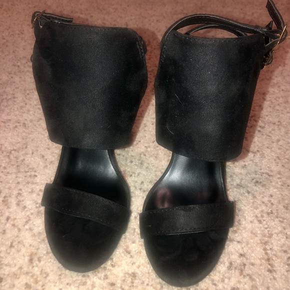 Black Heels - Picture 3 of 6